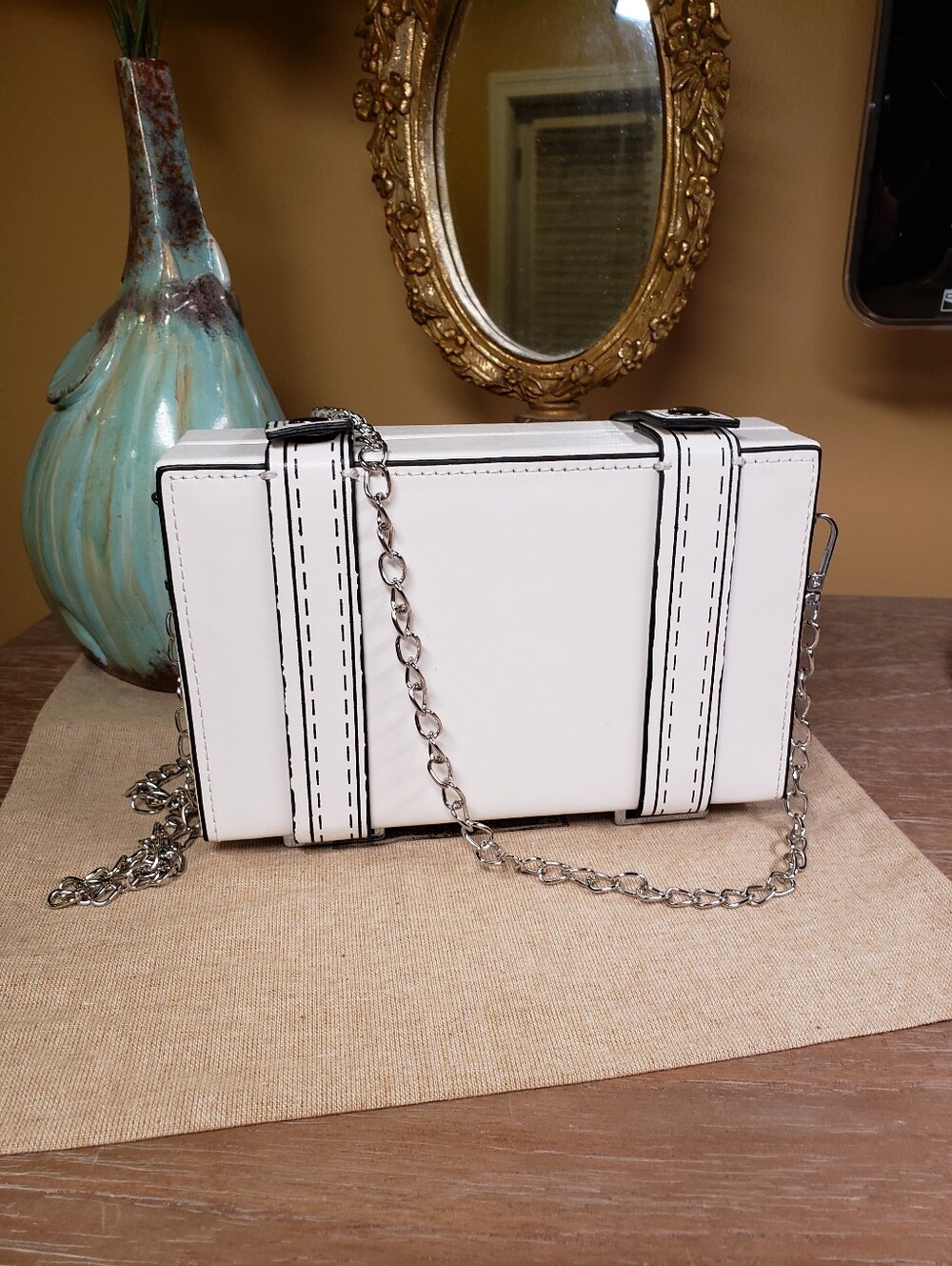 White Cartoon-Style Clutch / Crossbody Bag w/ Chain Strap & Matching Watch NWT! - Picture 6 of 9